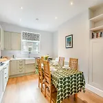 Uk41640 - Cleveland House