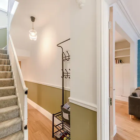 Uk41640 - Cleveland House