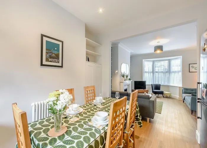 Uk41640 - Cleveland House * Whitby