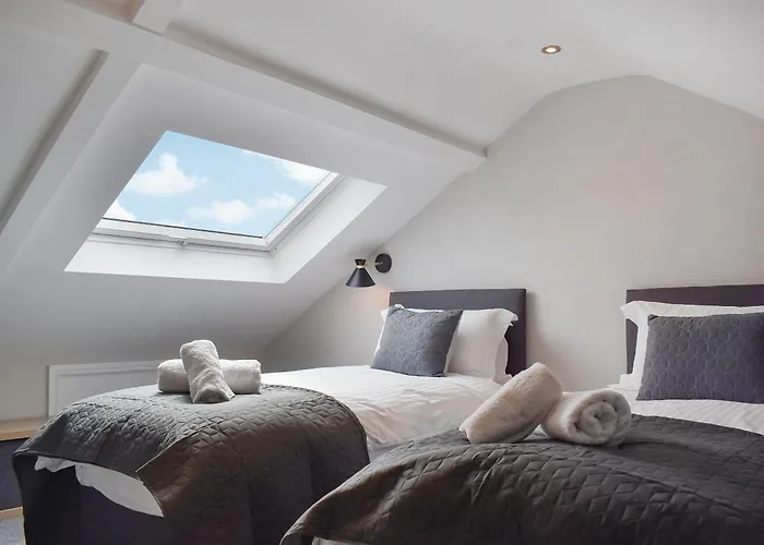 Uk41640 - Cleveland House *