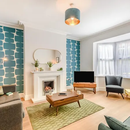 Uk41640 - Cleveland House